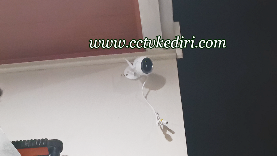 <p>Pemasangan kamera ezviz outdoor untuk di luar ruangan yang anti air dan awet, dengan merk ezviz kini sudah tidak asing lagi karena kamera dengan merk ezviz kini sudah banyak yang menggunakannya karena bahan yang di gunakan ini berkualitas dan canggih meskipun 2mp tampilan terlihat bagus sudah banyak orang-orang yang membelinya dengan harga terjangkau.</p>